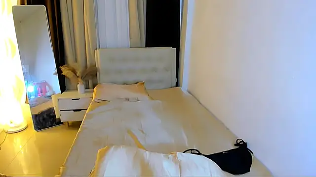 hotjessieempress online show from September 19, 2025, 3:43 am