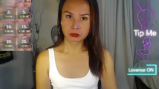 holly bitch online show from April 9, 2026, 12:23 am