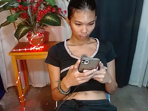 Snapshot of laura_leeforever chatting on July 25, 2026, 12:40 am laura leeforever online show from July 25, 2026, 12:40 am