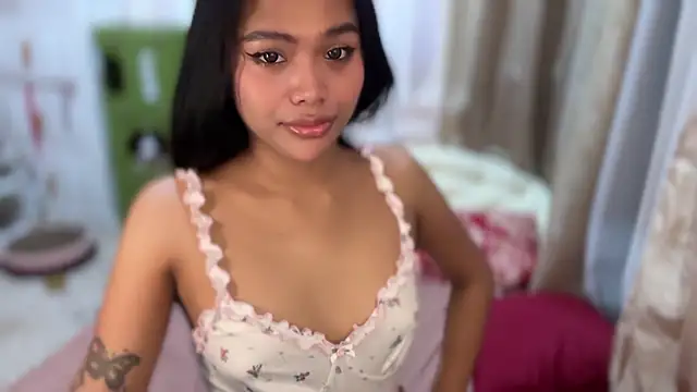 Snapshot of Yourbaby_angelx chatting on November 6, 2025, 5:00 am Yourbaby angelx online show from November 6, 2025, 5:00 am