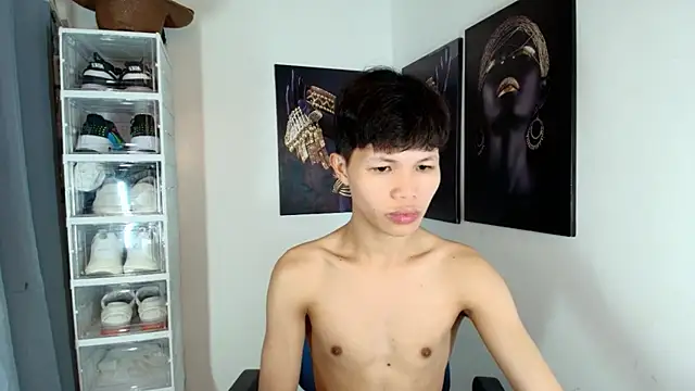 crazyasiantwink online show from November 23, 2025, 5:45 pm