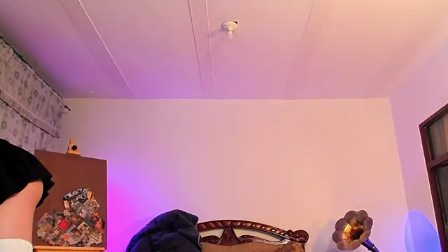 nonbinaryangel online show from April 22, 2026, 12:06 am