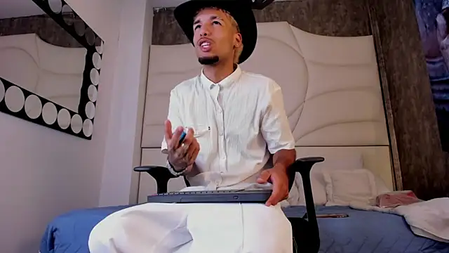 Thiagoferreti online show from September 9, 2025, 3:38 am