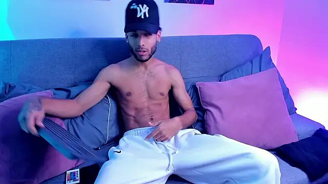 Thiagoferreti online show from July 7, 2026, 3:31 am