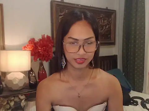 Nathalieheartt online show from July 28, 2026, 3:21 pm