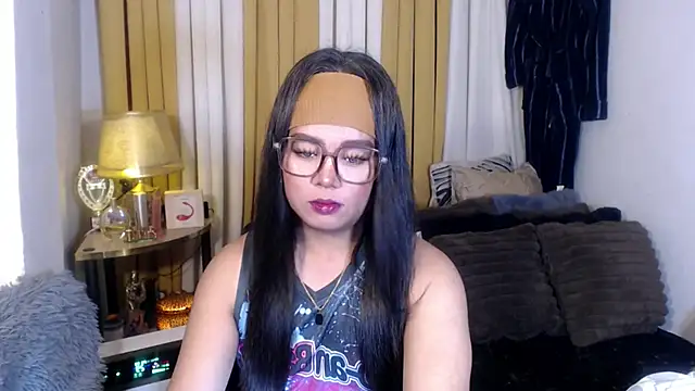 Snapshot of YourSweet-mich chatting on May 18, 2026, 2:55 pm YourSweet-mich online show from May 18, 2026, 2:55 pm