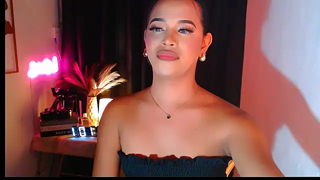 Lorainnelustts online show from November 27, 2025, 1:11 pm