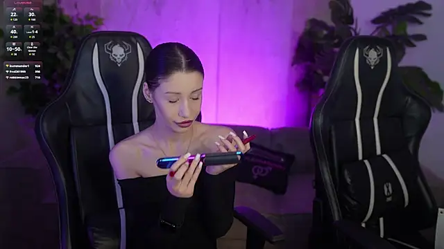 Snapshot of Selena_Glow chatting on February 20, 2026, 12:29 am Selena Glow online show from February 20, 2026, 12:29 am