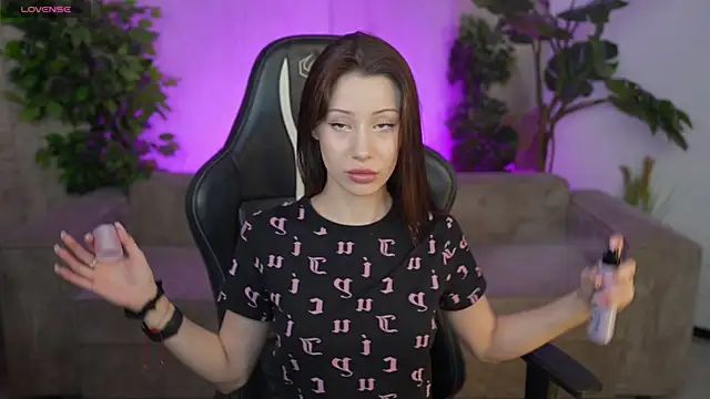 Selena Glow online show from October 6, 2025, 6:30 pm