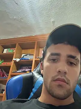 aavrdvh33 online show from September 16, 2025, 9:27 pm