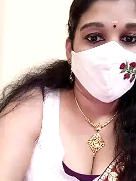 amelia-rani online show from November 28, 2025, 2:39 pm