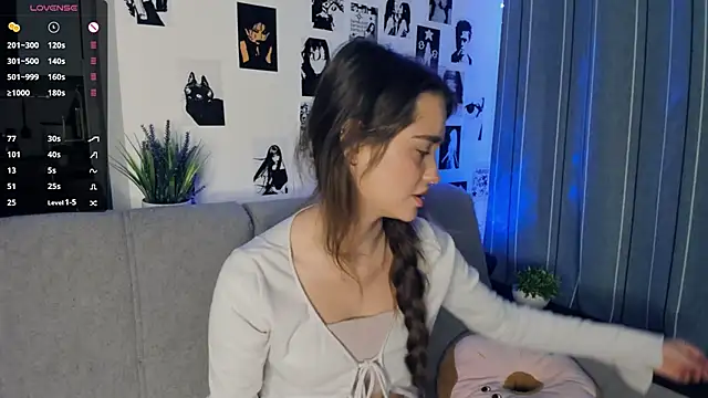 lovelyalivia online show from October 25, 2025, 9:19 am