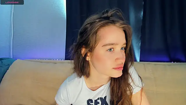 lovelyalivia online show from March 27, 2026, 8:22 am