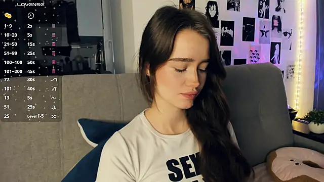 lovelyalivia online show from December 17, 2025, 8:08 am