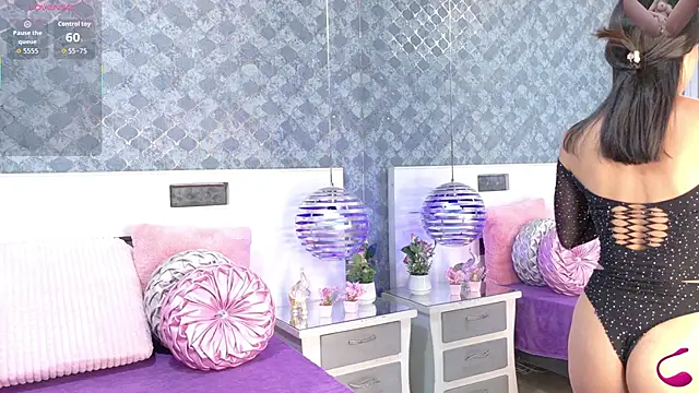 Mhia Sweet  online show from September 20, 2025, 9:42 pm