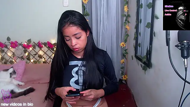 Angie Lee01 online show from September 12, 2025, 12:38 pm