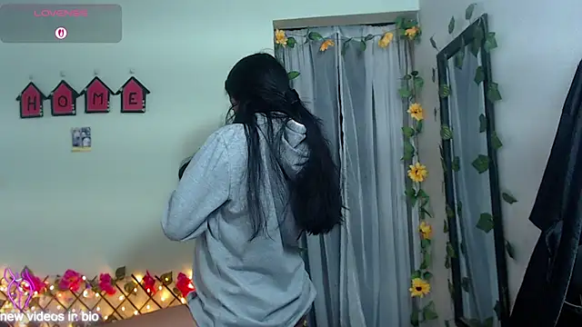 Angie Lee01 online show from October 9, 2025, 11:22 am