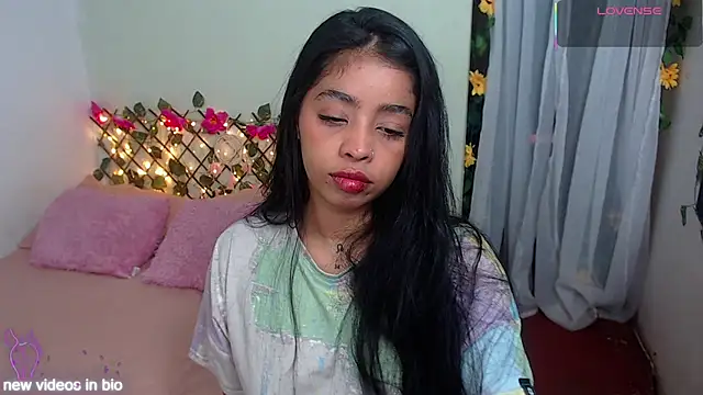 Angie Lee01 online show from September 18, 2025, 12:41 pm