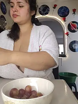 SeleneLuminari8 online show from April 22, 2026, 5:09 pm