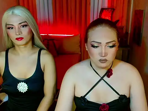 Snapshot of LillyLoveYou chatting on July 17, 2026, 2:25 pm LillyLoveYou online show from July 17, 2026, 2:25 pm