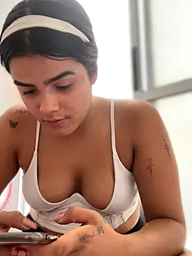 Kaily Sweet16 online show from November 1, 2025, 7:41 pm