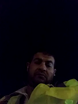 hassan8111 online show from April 19, 2026, 6:32 pm