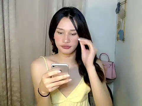 Snapshot of SerenaCortesi chatting on April 8, 2026, 4:08 pm SerenaCortesi online show from April 8, 2026, 4:08 pm