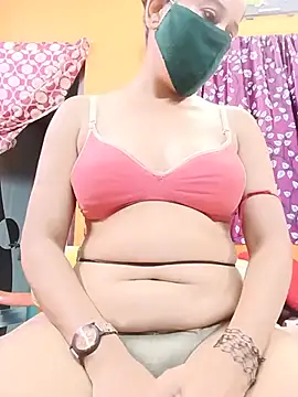 Hotpuja25 online show from June 29, 2026, 1:44 pm