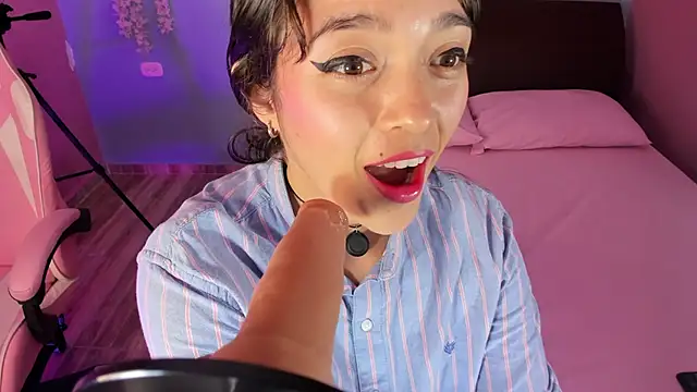 Luciemaurerr online show from November 18, 2025, 3:21 am