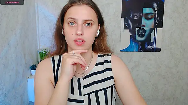 AmandaDimond  online show from May 24, 2026, 12:05 pm