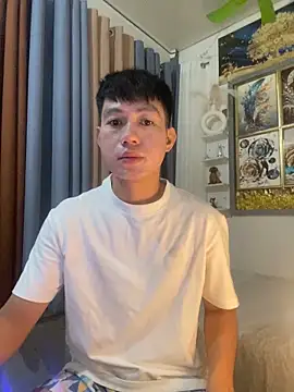 xshyboyx online show from October 29, 2025, 3:05 am