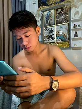 xshyboyx online show from September 13, 2025, 4:29 pm