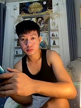 xshyboyx online show from October 7, 2025, 2:07 pm