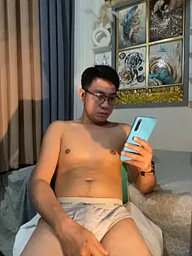 xshyboyx online show from September 12, 2025, 3:34 pm