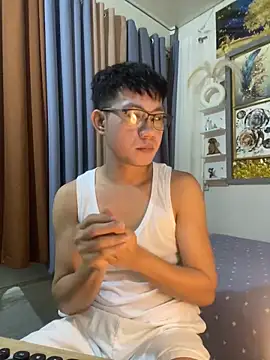 xshyboyx online show from November 6, 2025, 11:14 am