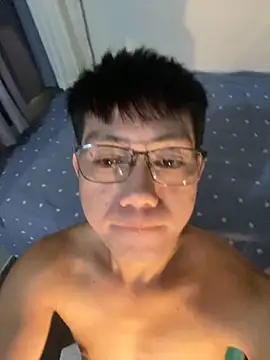 xshyboyx online show from October 17, 2025, 4:27 am