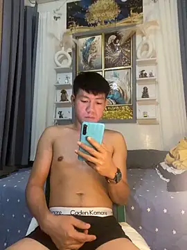 xshyboyx online show from October 4, 2025, 5:58 pm