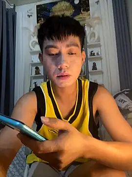 xshyboyx online show from October 4, 2025, 5:53 am