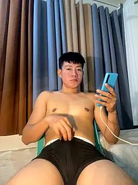 xshyboyx online show from October 3, 2025, 3:30 am