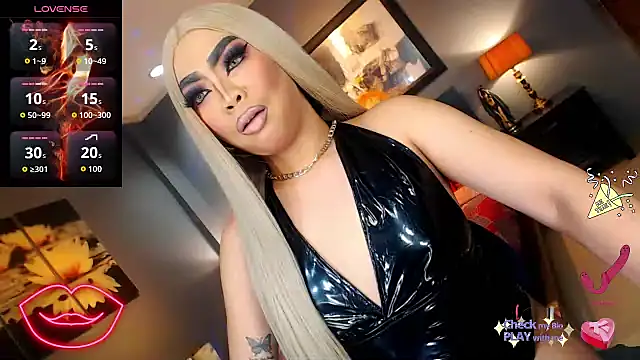 Snapshot of FridaHumphrey chatting on November 14, 2025, 6:22 pm FridaHumphrey online show from November 14, 2025, 6:22 pm