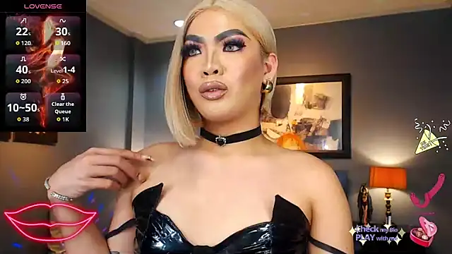 Snapshot of FridaHumphrey chatting on September 15, 2025, 5:24 pm FridaHumphrey online show from September 15, 2025, 5:24 pm