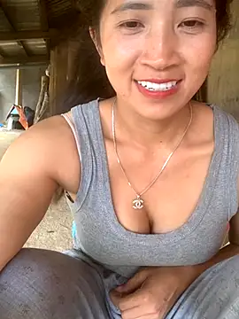 Snapshot of ThiHa003 chatting on October 18, 2025, 6:26 am ThiHa003 online show from October 18, 2025, 6:26 am