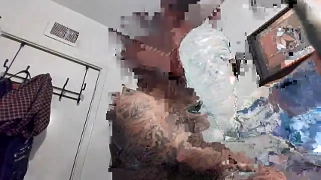 Snapshot of Cnutt310 chatting on October 13, 2025, 9:05 pm Cnutt310 online show from October 13, 2025, 9:05 pm