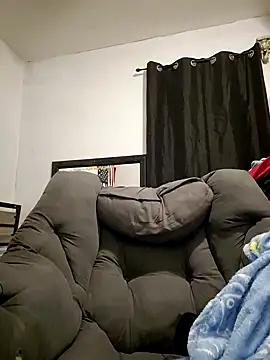 Snapshot of Cnutt310 chatting on November 25, 2025, 11:43 am Cnutt310 online show from November 25, 2025, 11:43 am