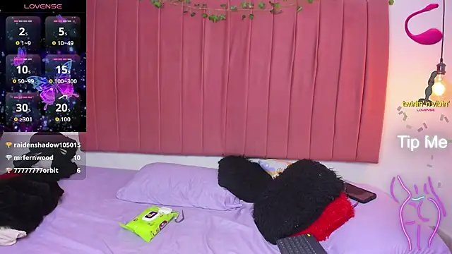 ana foxi online show from April 13, 2026, 7:07 pm