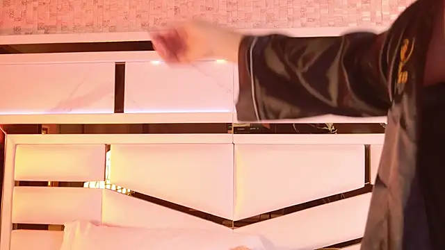 Snapshot of ambar_rosse25 chatting on October 19, 2025, 12:08 pm ambar rosse25 online show from October 19, 2025, 12:08 pm