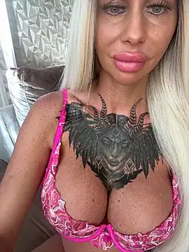 Snapshot of dutchbarbie chatting on August 2, 2026, 5:21 pm dutchbarbie online show from August 2, 2026, 5:21 pm