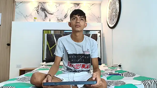 PRETTY SEX1 online show from September 13, 2025, 7:19 am