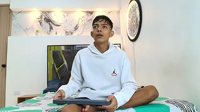 PRETTY SEX1 online show from September 20, 2025, 7:13 am