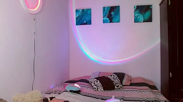 meghan devil  online show from November 24, 2025, 5:51 am